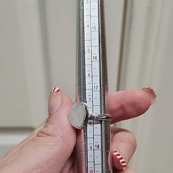 Elegant Silver Moonstone Ring - Picture 5 of 5